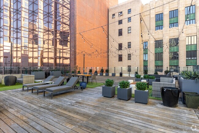Rooftop Pool Deck - 1900 Pacific Residences