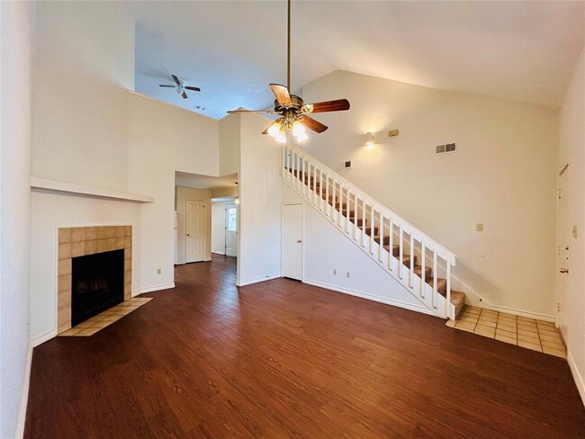 Photo - 801 Valley View Dr Townhome