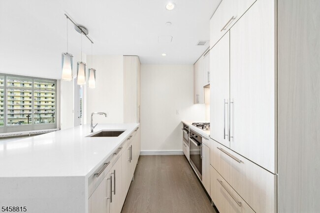15 Morris Ave