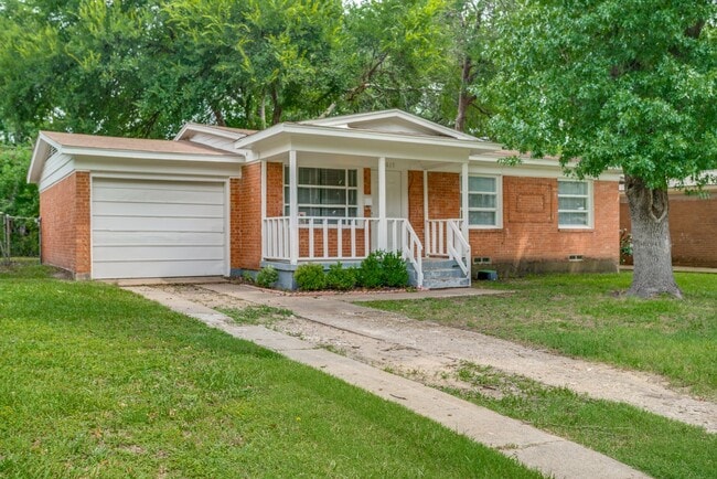 Building Photo - Newly Renovated 3 Bedroom Home
