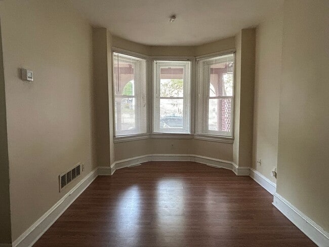Photo - 802 N Van Buren St Unit 1