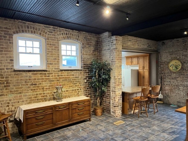 Photo - 415 N Gilbert St