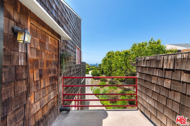 Photo - 29233 Heathercliff Rd Unidad 4