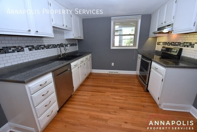 Photo - 700 Mt Alban Dr