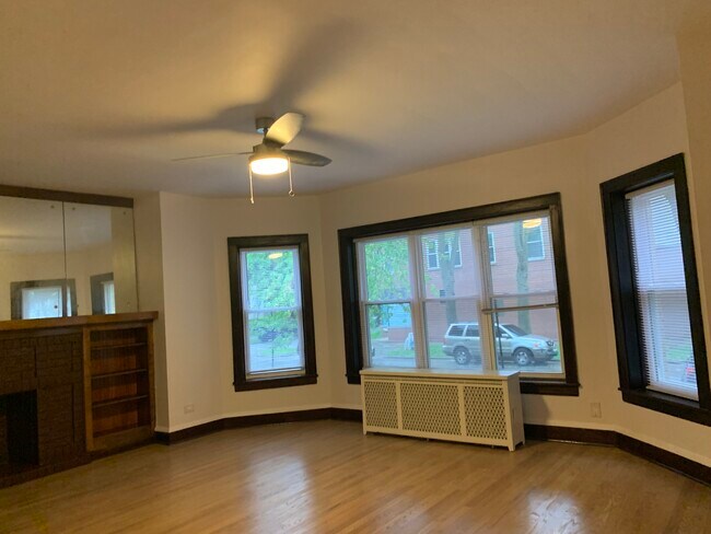 Building Photo - 3806 W Cornelia Ave Unit #1
