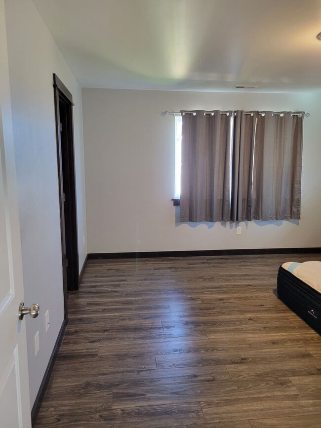 Photo - 3 Bed 2.5 Bath with double attached garage in Belgrade
