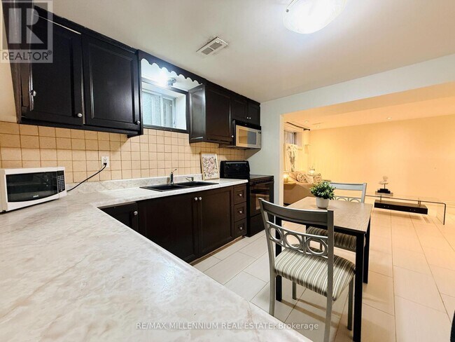23 Monclova Rd
