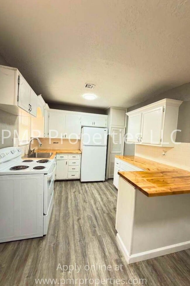 Photo - 409 NW Glendale Dr