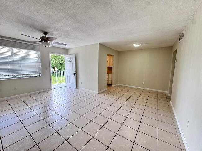 Photo - 3265 Griffin Rd Unit 202