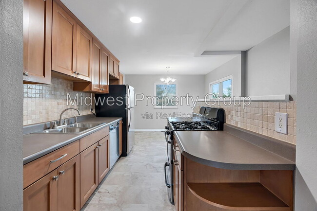 Photo - 1128 Saratoga Dr