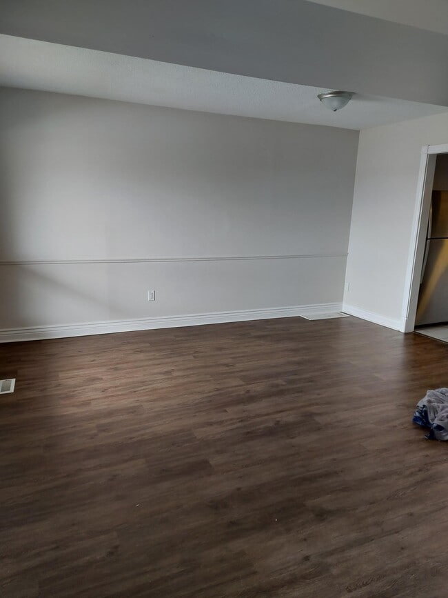 Photo - Spacious 3 bedroom unit