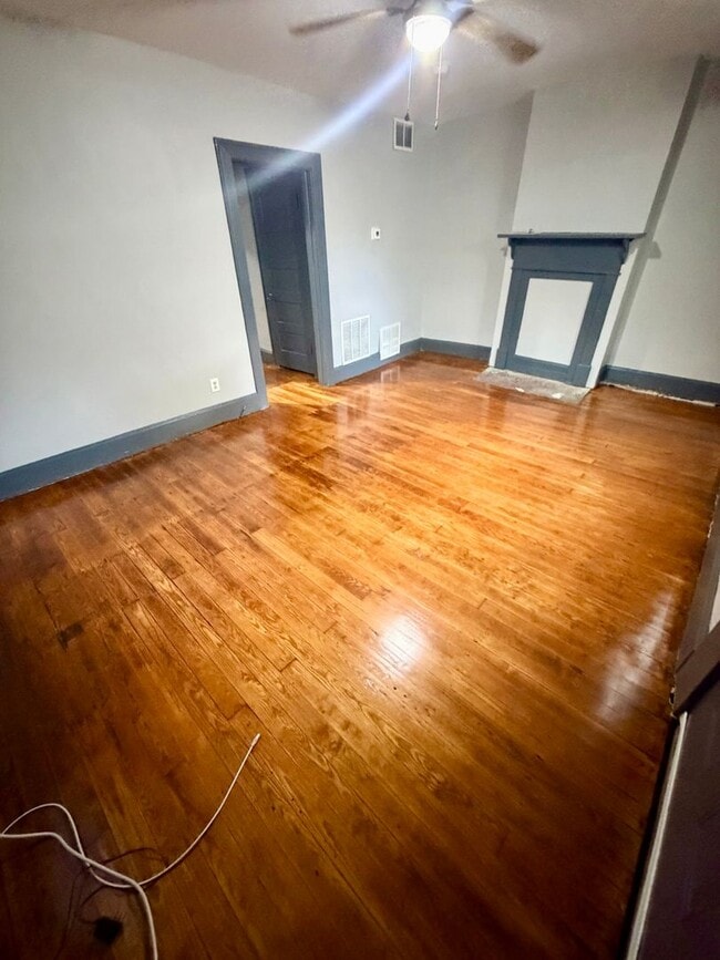 108 Blue Grass Ave Unidad 1/2