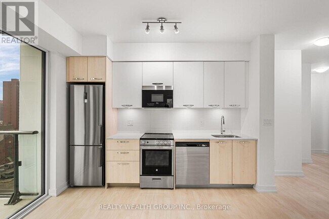 Photo - 75 James St S Unit 1224