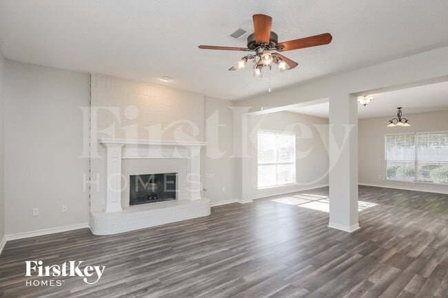 2124 Twin Creek Ln