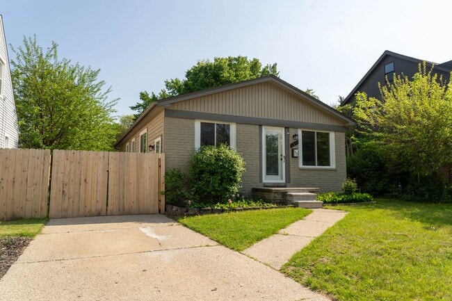 Photo - 1517 Pearson St House