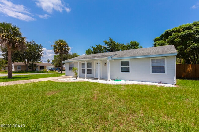 Photo - 489 Wiltshire Blvd