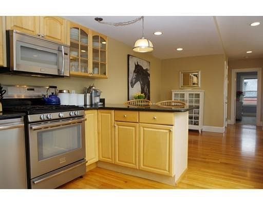 Building Photo - 22 Mt Vernon St Unit 1