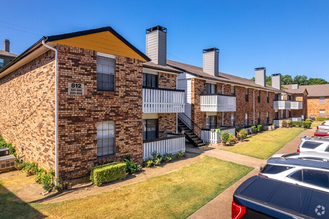 Photo - Strawberry Hill Apartments