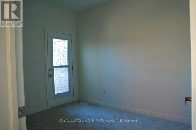 Photo - 75 Sidney Rose Cmn