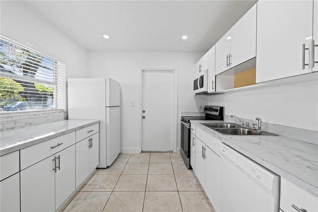 Photo - 583 NW 17th Pl