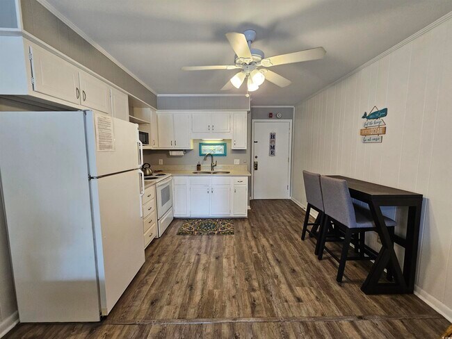 Photo - 401 N Hillside Dr