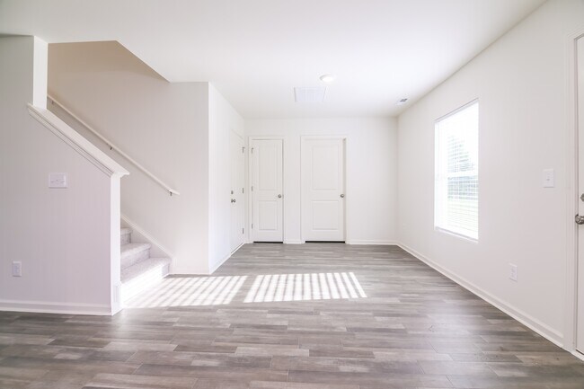 Photo - 2203 Samuel Ln