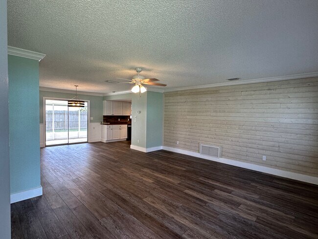 Photo - 647 Goodwin Ave