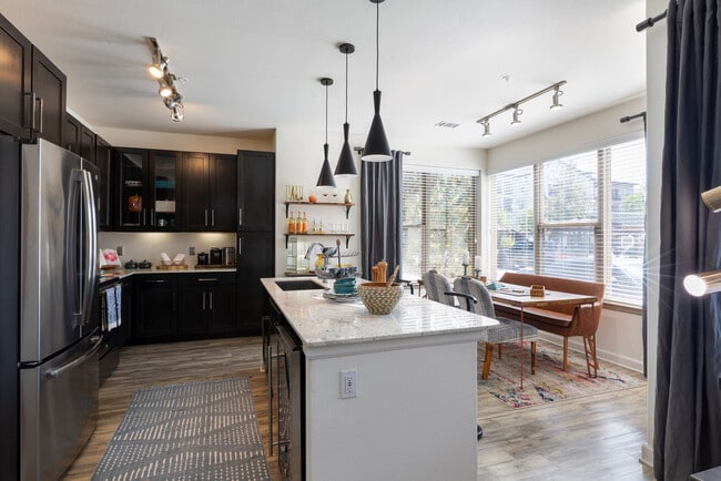 Photo - Mercantile River District