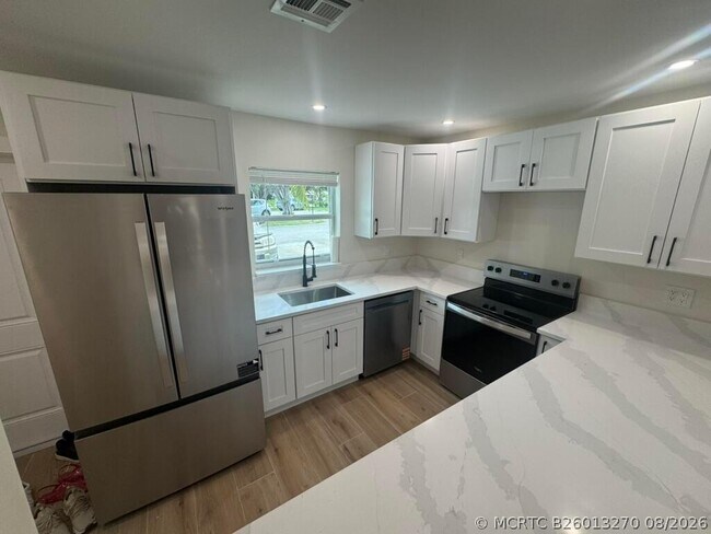 Photo - 435 SW Natura Ave