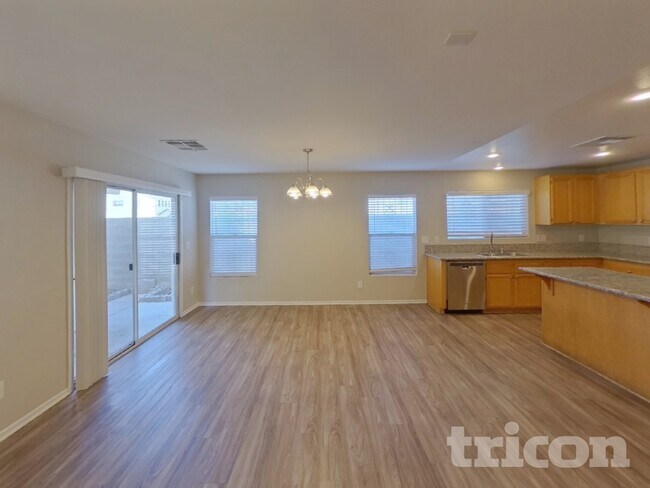 Photo - 1227 Golden Apple St