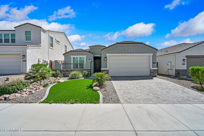 Photo - 2111 E Questa Dr House