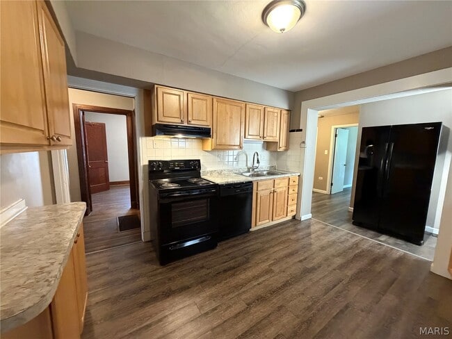 Photo - 8733 Mavis Pl