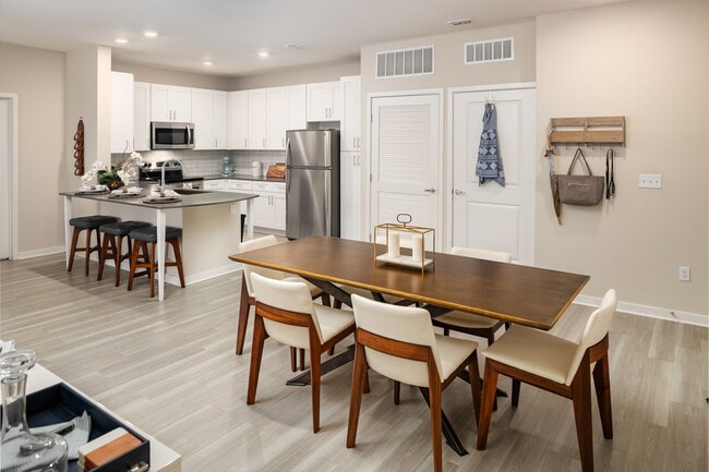 Photo - Shadetree Apartments