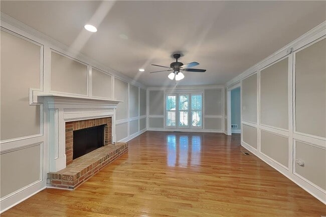 Photo - 3298 Robinson Oaks Way NE