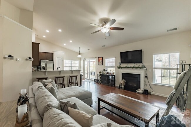 Photo - 5826 Castlecove Rd