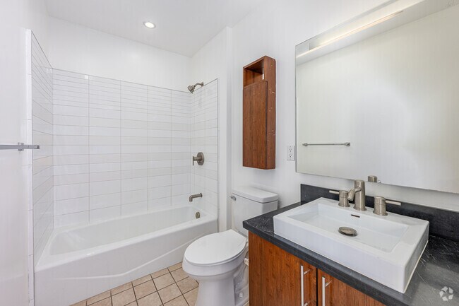 2BR, 2BA - 984SF - Second Bathroom