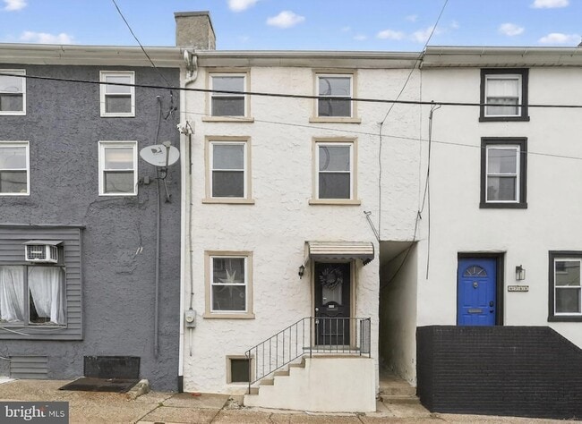 Building Photo - 4743 Umbria St