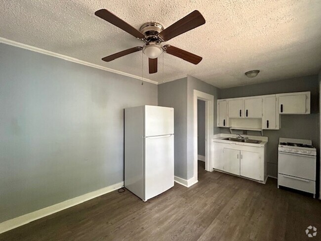 Building Photo - NEW!! NEW!! NEW!! 1 Bed/1 Bath Highland Ef... Rental