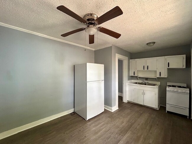 NEW!! NEW!! NEW!! 1 Bed/1 Bath Highland Ef... - NEW!! NEW!! NEW!! 1 Bed/1 Bath Highland Ef... Casa