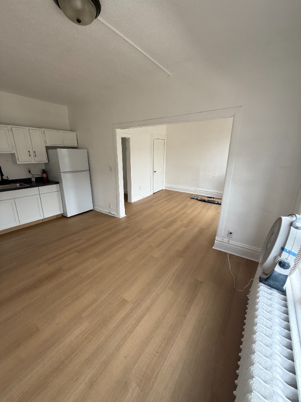 Photo - 118 E 3rd St