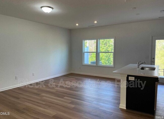 Photo - 3303 Oak Pass Dr