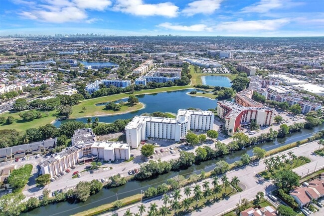 Photo - 9682 Fontainebleau Blvd Unidad 306