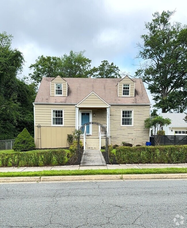 Building Photo - Charming Bungalow in the Heart of Fairfax ... Rental