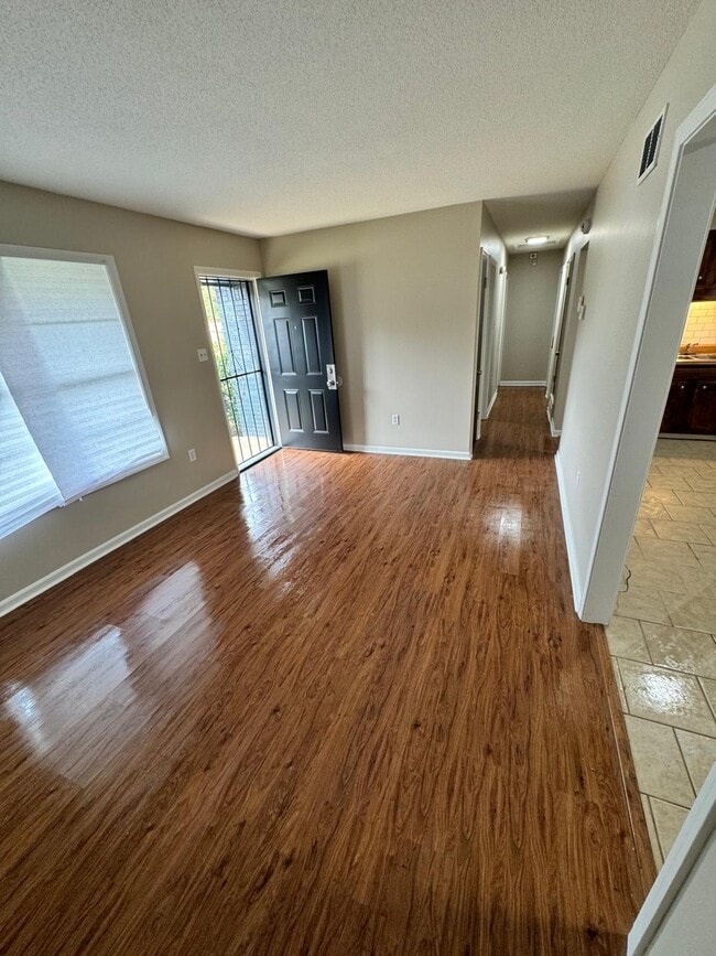 Photo - 5050 Long Branch Dr