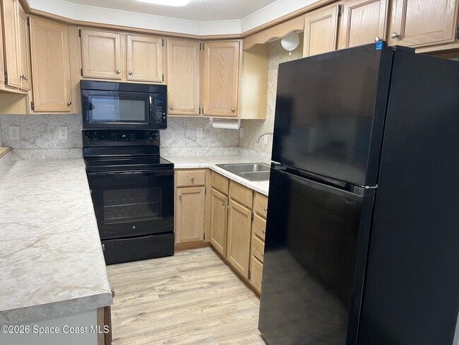 Photo - 2540 Chatham Way NE