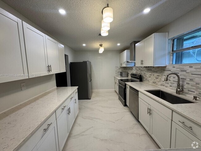 Building Photo - 1651 Van Buren St Rental