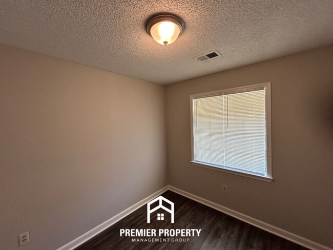 Photo - 5684 Ingleside Dr