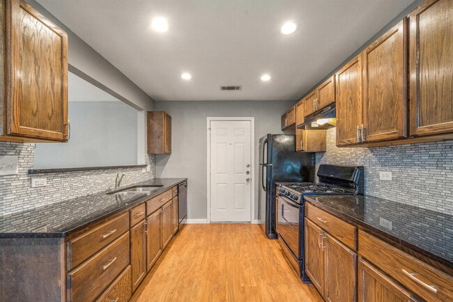 Photo - 16336 Edgemere Dr