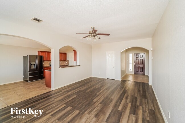 Photo - 339 Primrose Way