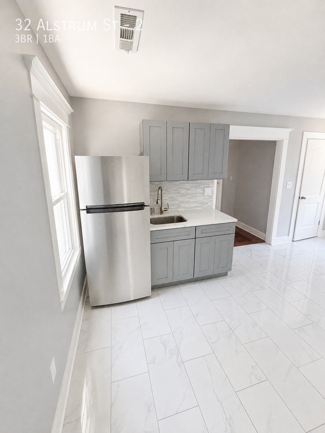 32 Alstrum St Unit 2